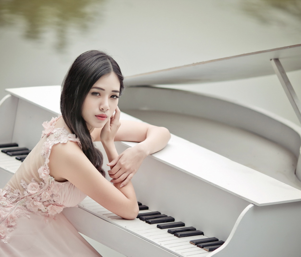 Обои Beautiful Pianist Girl 1200x1024