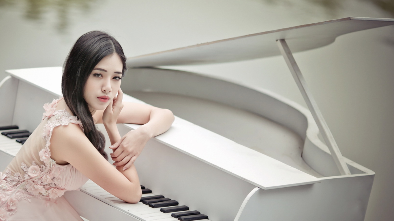 Das Beautiful Pianist Girl Wallpaper 1366x768
