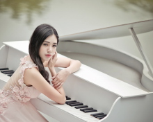 Das Beautiful Pianist Girl Wallpaper 220x176