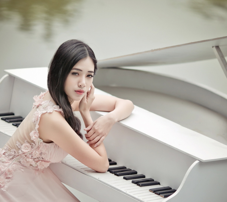 Beautiful Pianist Girl wallpaper 960x854
