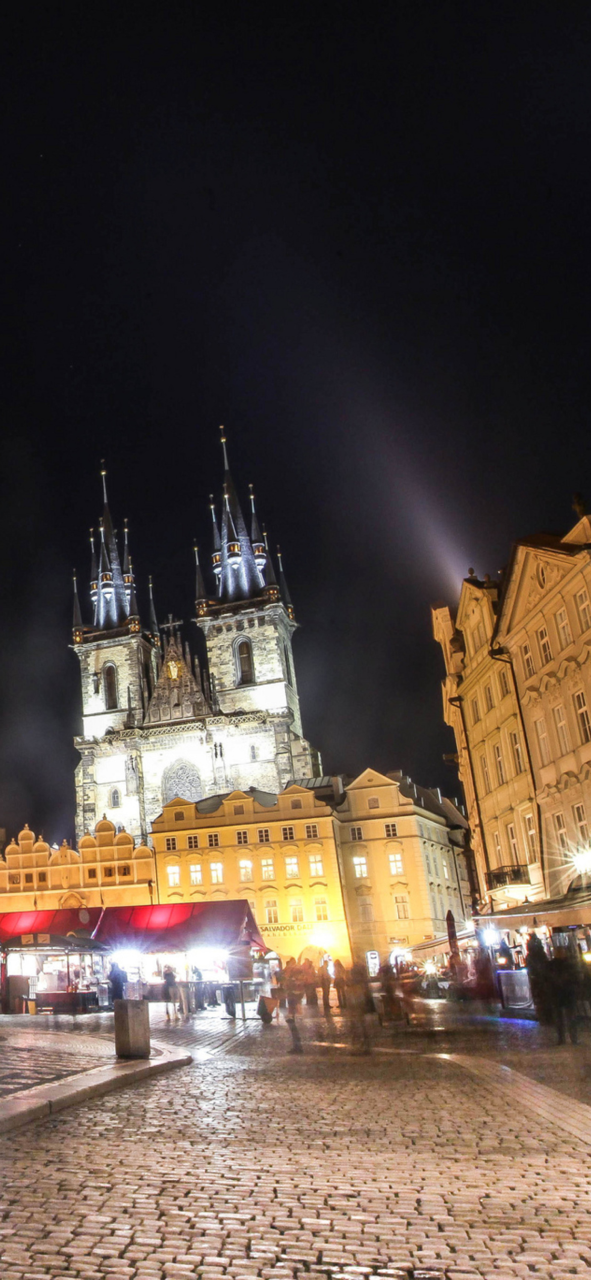 Fondo de pantalla Prague At Night 1170x2532