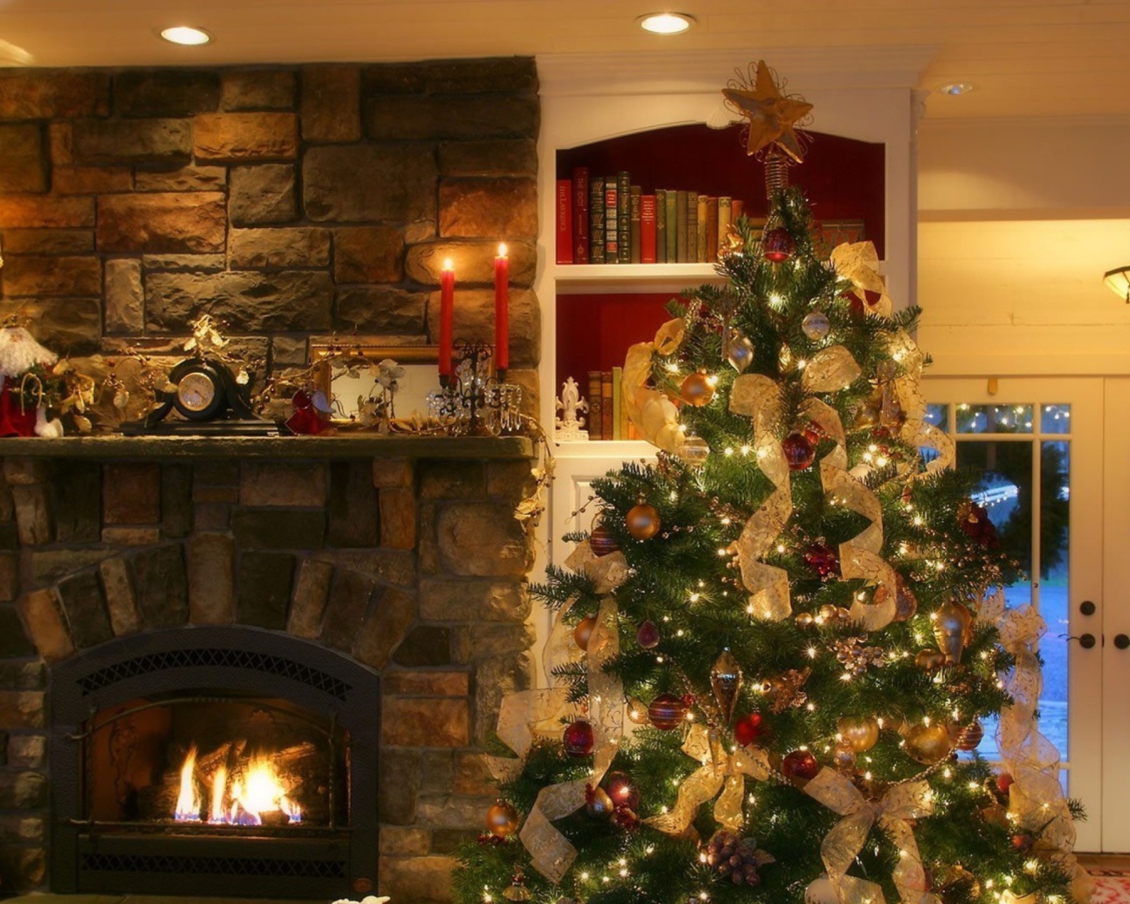 Christmas Tree At Home wallpaper 1600x1280