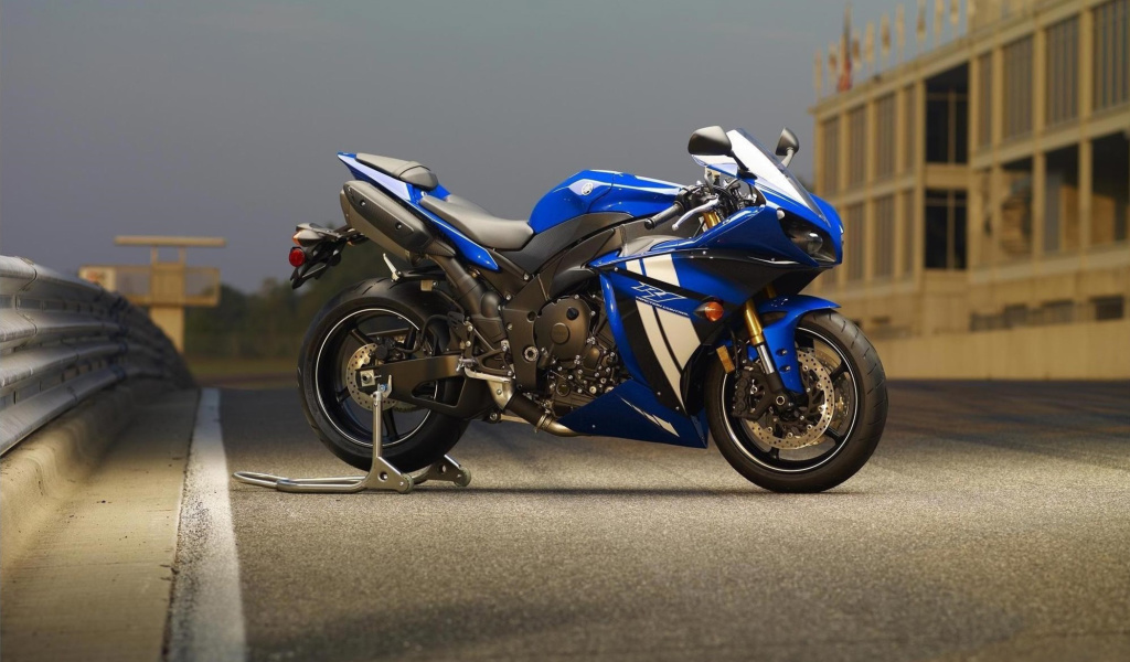 Обои Yamaha R1 Motorcycle 1024x600