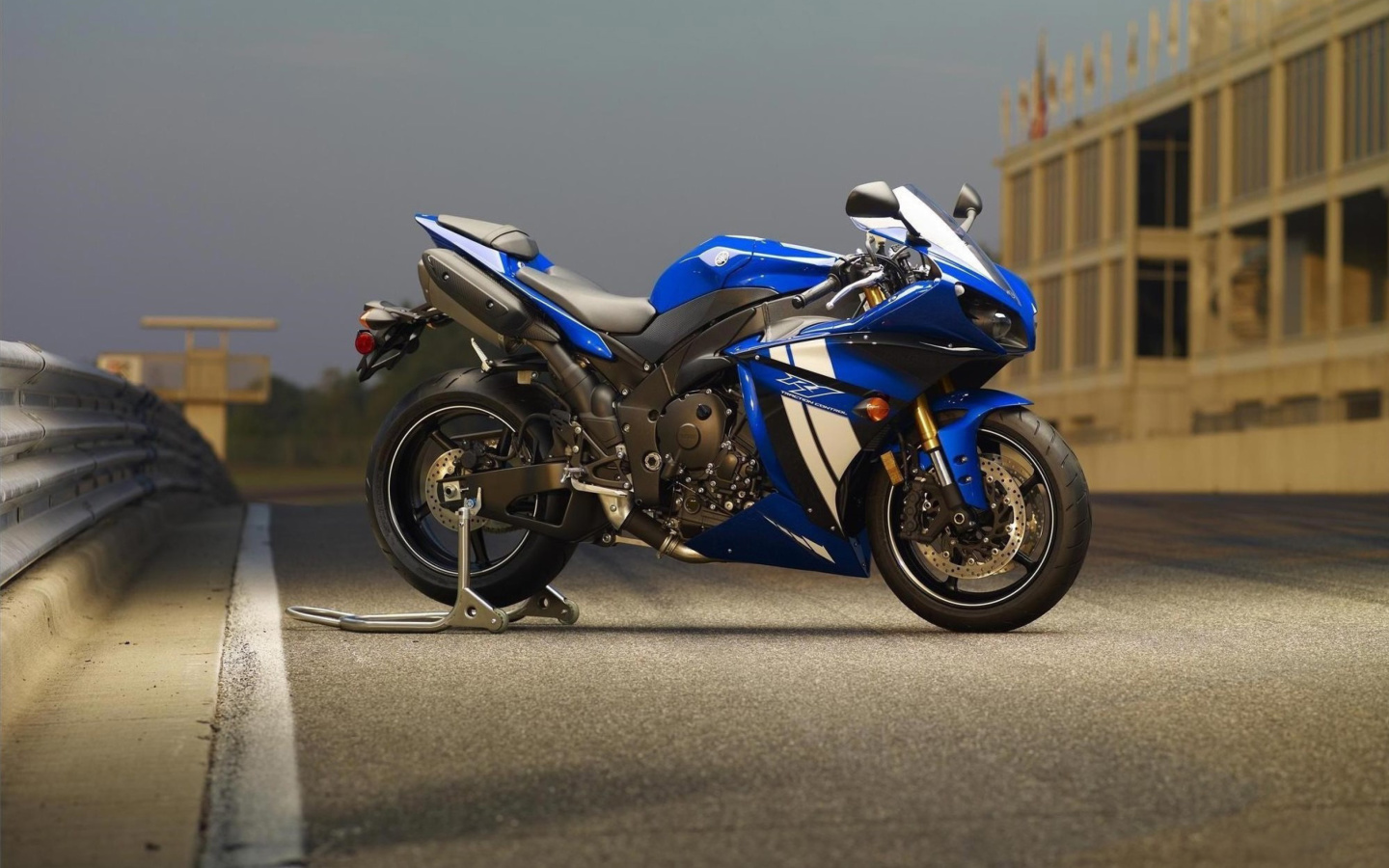Yamaha R1 Motorcycle screenshot #1 1440x900
