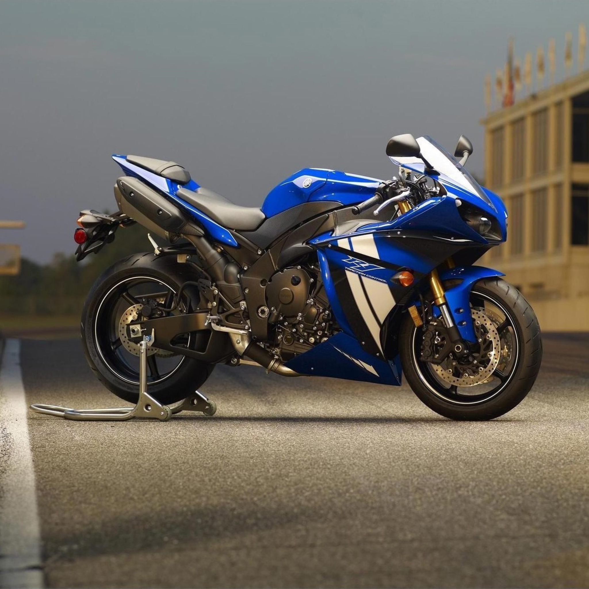 Das Yamaha R1 Motorcycle Wallpaper 2048x2048