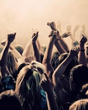 Fondo de pantalla Crazy Party in Night Club, Put your hands up 128x160