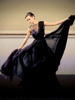 Das Emma Watson Evening Dress Wallpaper 240x320