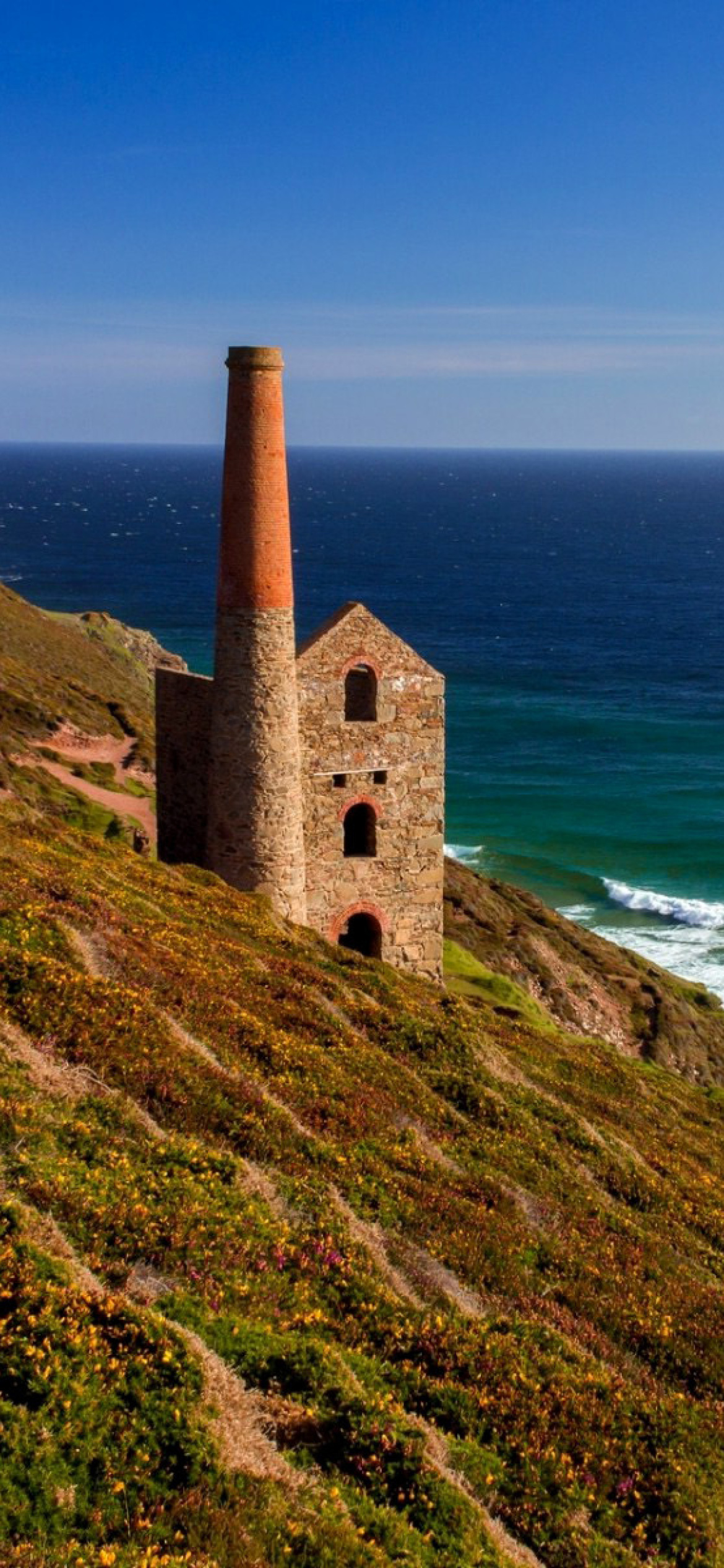 Lighthouse in Cornwall wallpaper 1170x2532