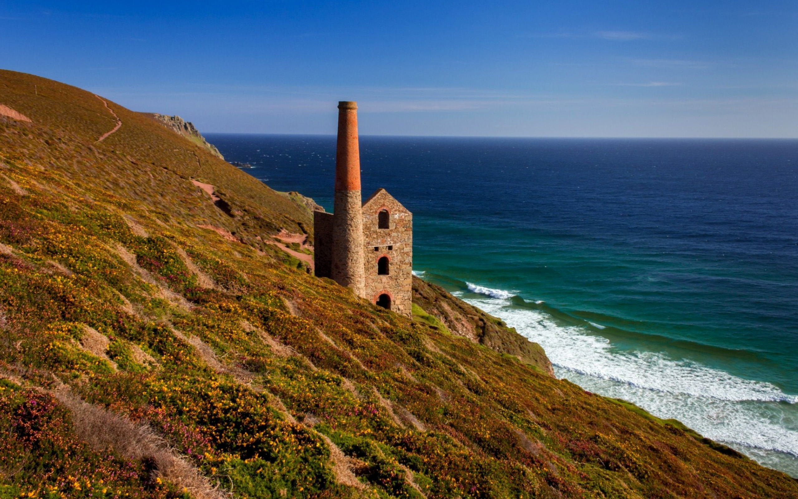 Обои Lighthouse in Cornwall 2560x1600