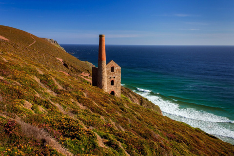 Обои Lighthouse in Cornwall 480x320