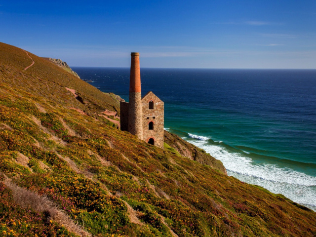 Lighthouse in Cornwall wallpaper 640x480