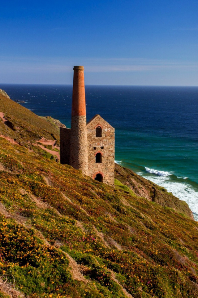 Sfondi Lighthouse in Cornwall 640x960