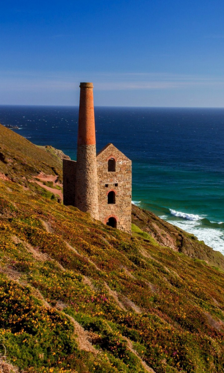 Lighthouse in Cornwall wallpaper 768x1280