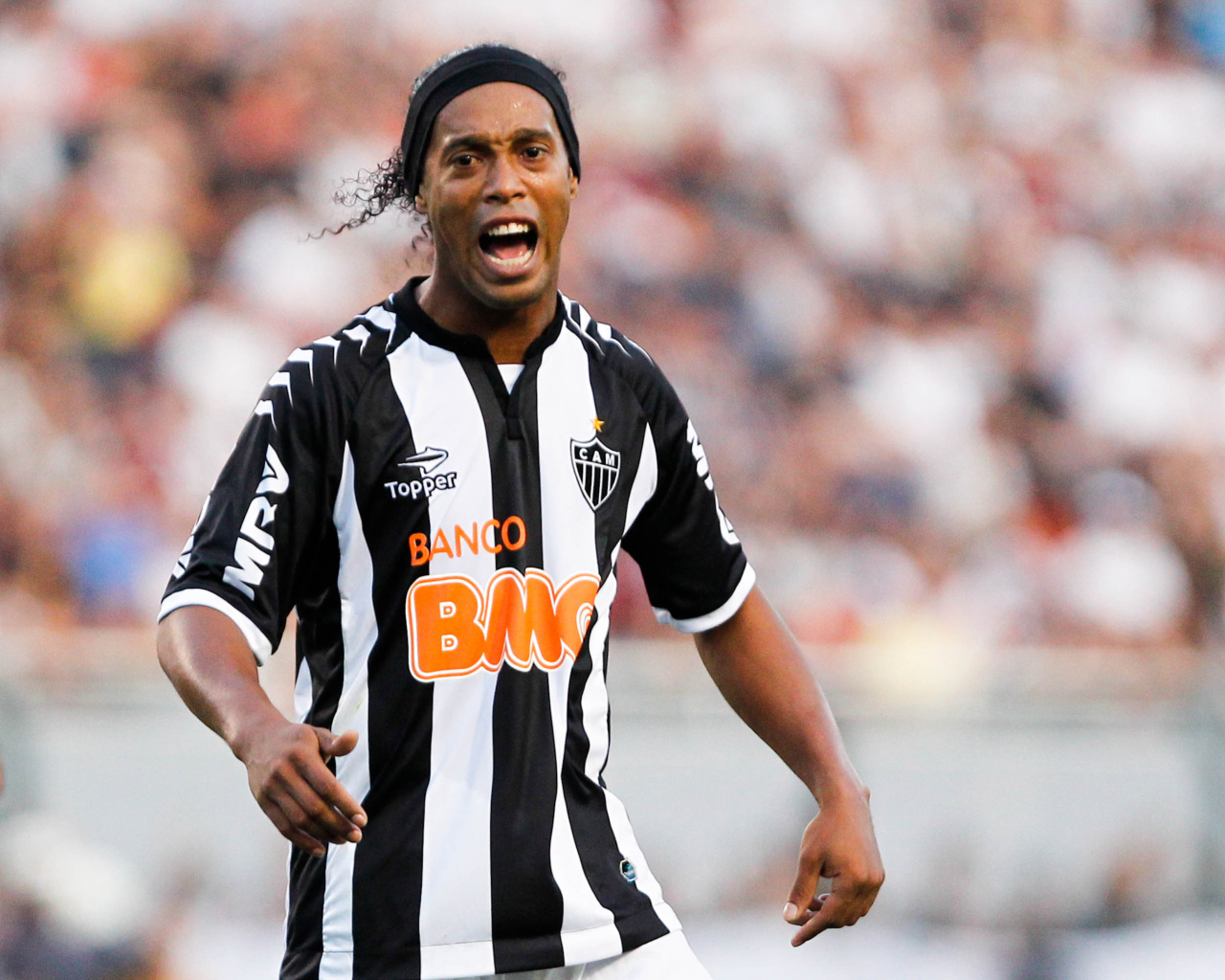 Fondo de pantalla Ronaldinho Soccer Player 1280x1024