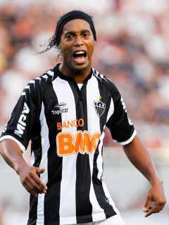 Fondo de pantalla Ronaldinho Soccer Player 240x320