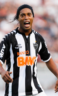 Das Ronaldinho Soccer Player Wallpaper 240x400