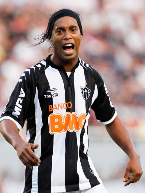 Fondo de pantalla Ronaldinho Soccer Player 480x640