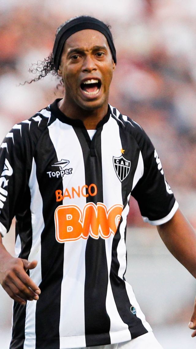 Ronaldinho Soccer Player wallpaper 640x1136