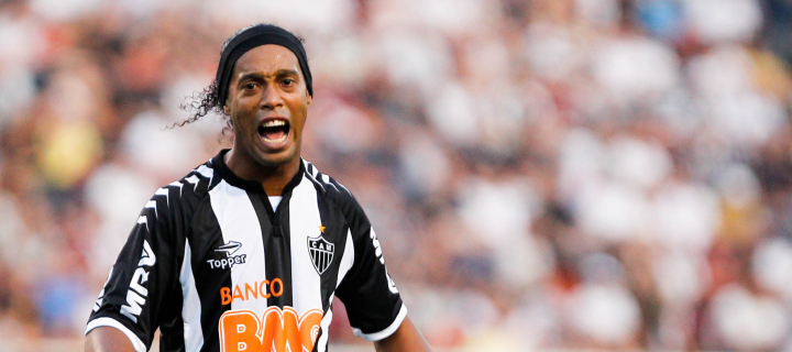 Das Ronaldinho Soccer Player Wallpaper 720x320