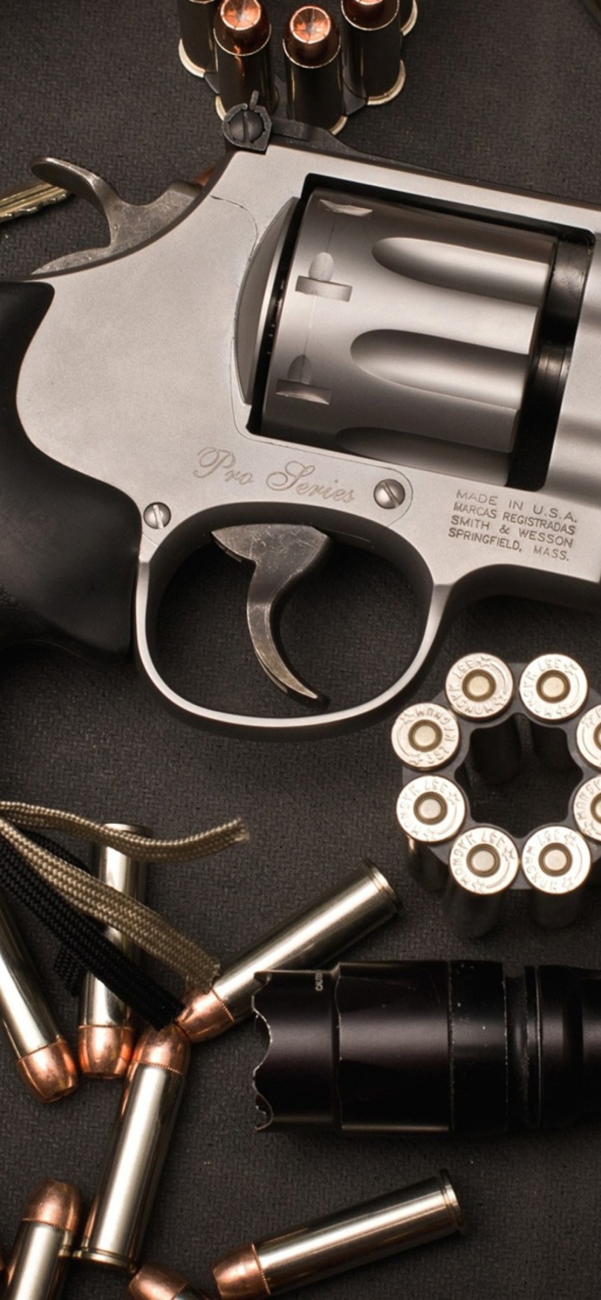 Обои Revolver 1170x2532