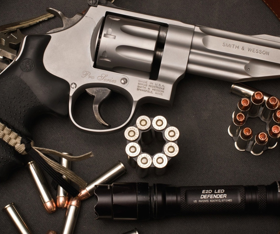 Обои Revolver 960x800