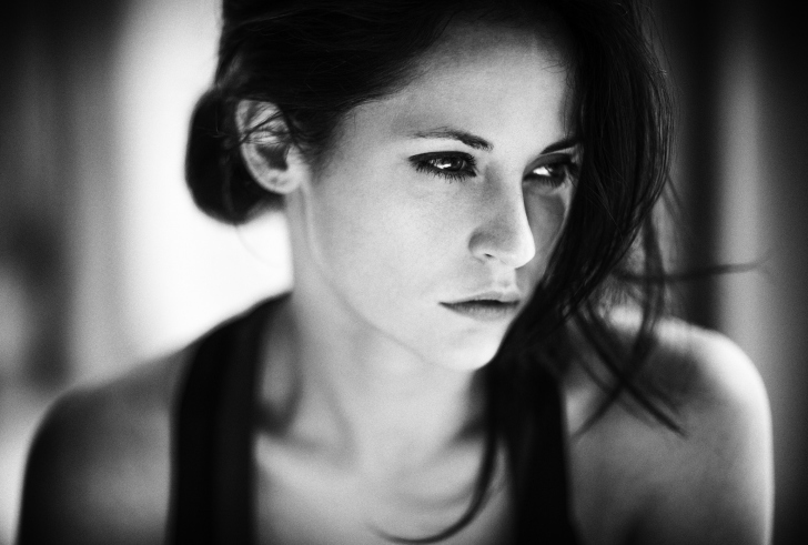 Sfondi Brunette Girl Monochrome Portrait