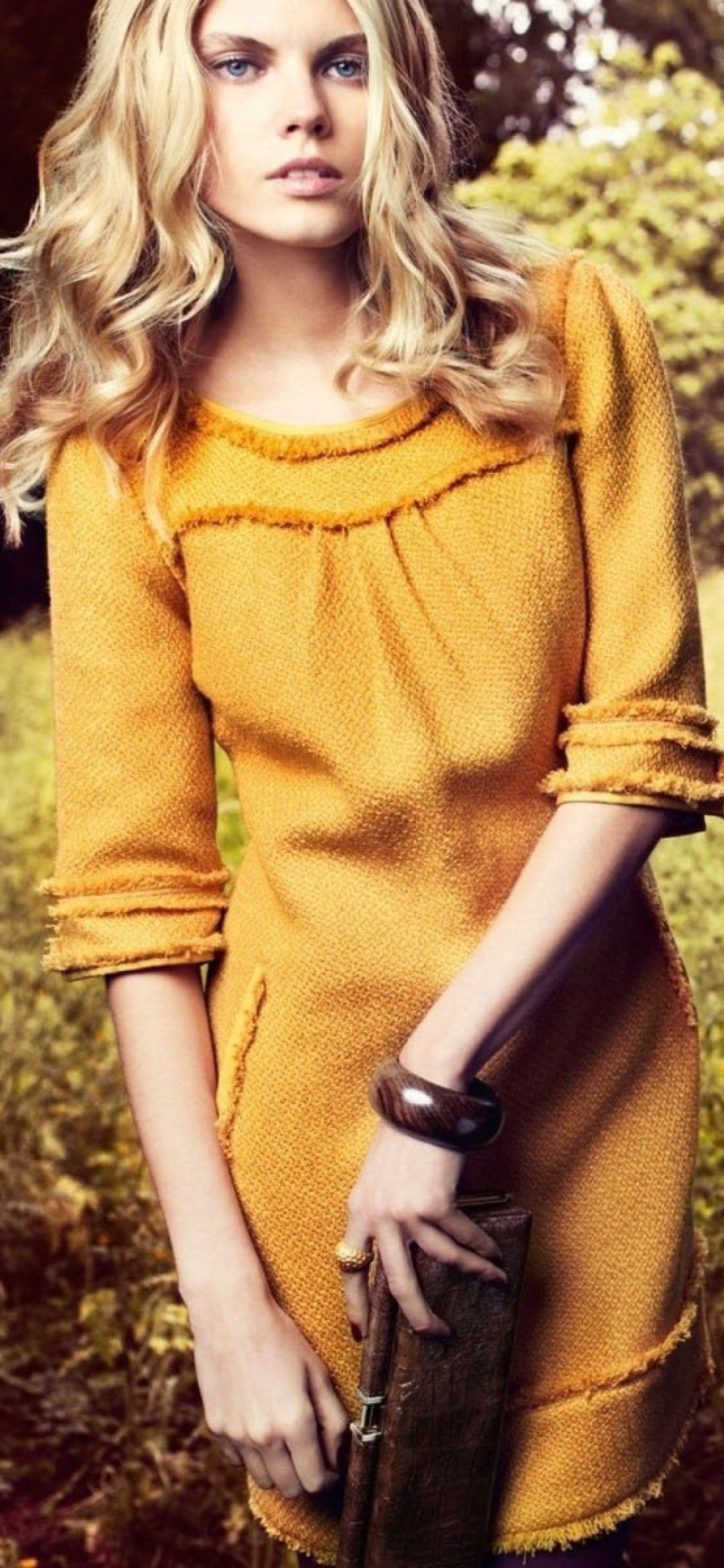 Girl In Yellow Dress screenshot #1 1170x2532