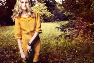 Girl In Yellow Dress - Obrázkek zdarma pro Nokia C3