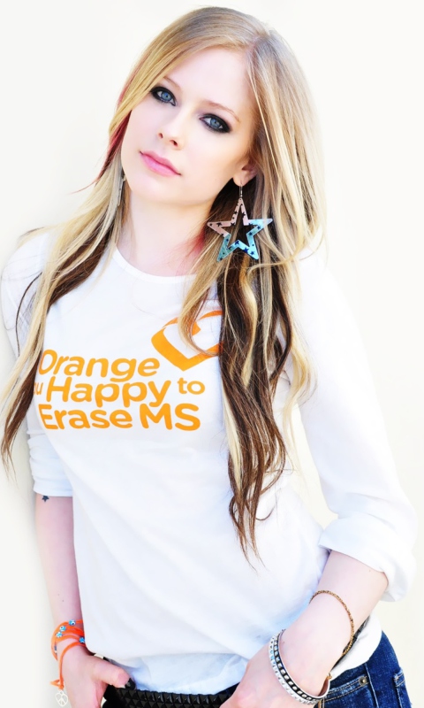 Обои Avril Lavigne 2013 480x800