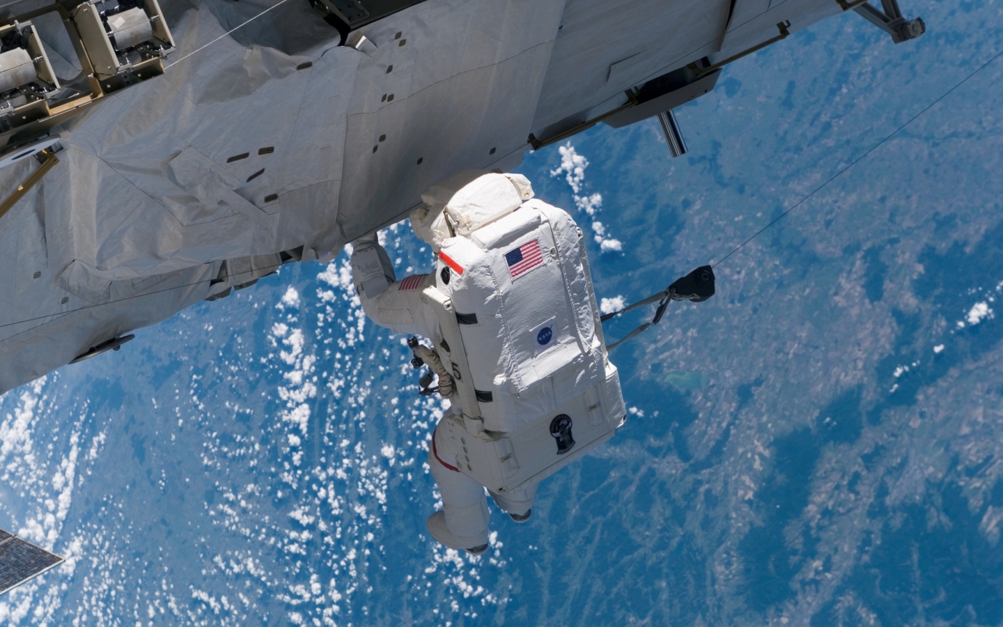 Fondo de pantalla Astronaut At Work 1440x900