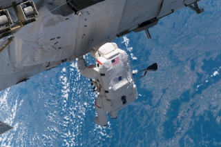 Astronaut At Work sfondi gratuiti per cellulari Android, iPhone, iPad e desktop