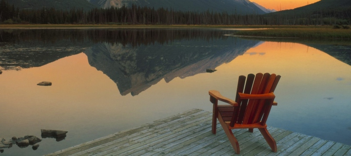 Wooden Chair With Pieceful Lake View screenshot #1 720x320