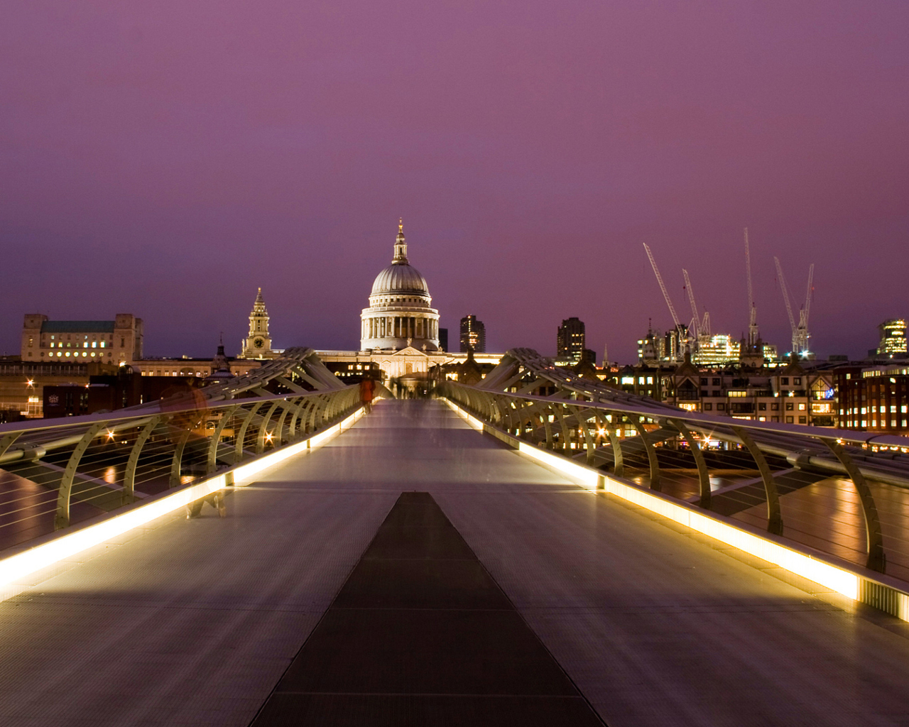 Screenshot №1 pro téma Millennium Futuristic Bridge in London 1280x1024