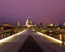 Обои Millennium Futuristic Bridge in London 220x176