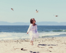 Little Girl And Seagulls On Beach wallpaper 220x176