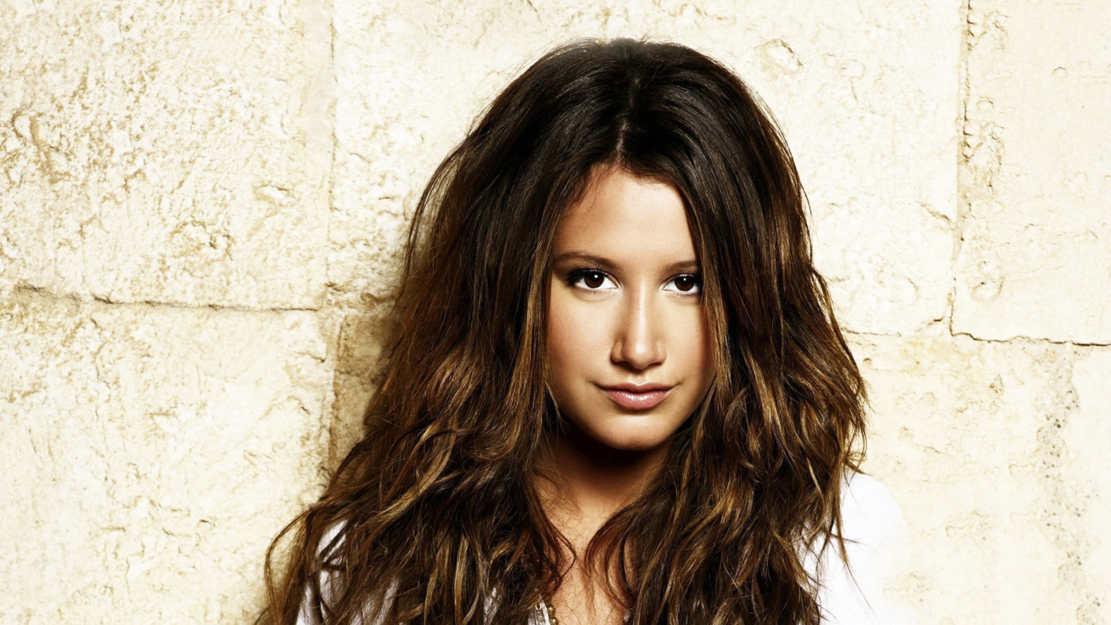 Ashley Tisdale screenshot #1 1600x900