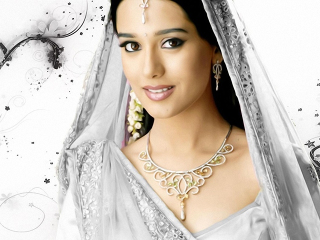Amrita Rao In White Saree wallpaper 640x480