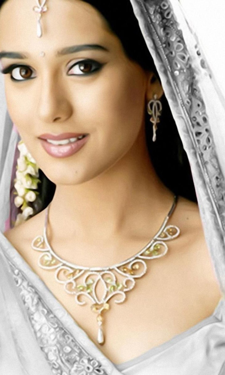 Amrita Rao In White Saree screenshot #1 768x1280