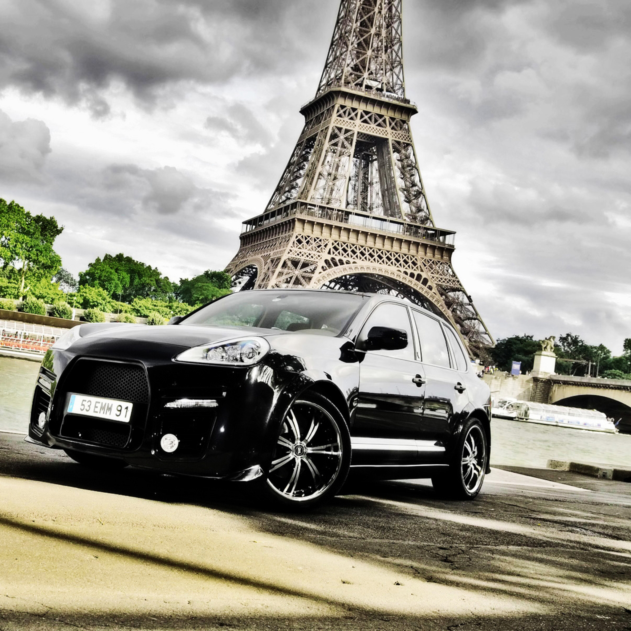 Porsche Cayenne In Paris wallpaper 2048x2048