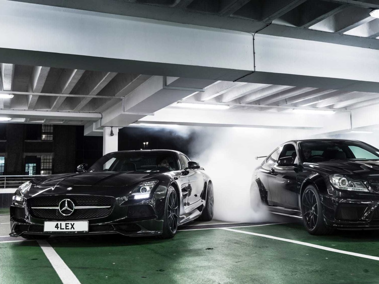 Mercedes in Garage screenshot #1 1280x960