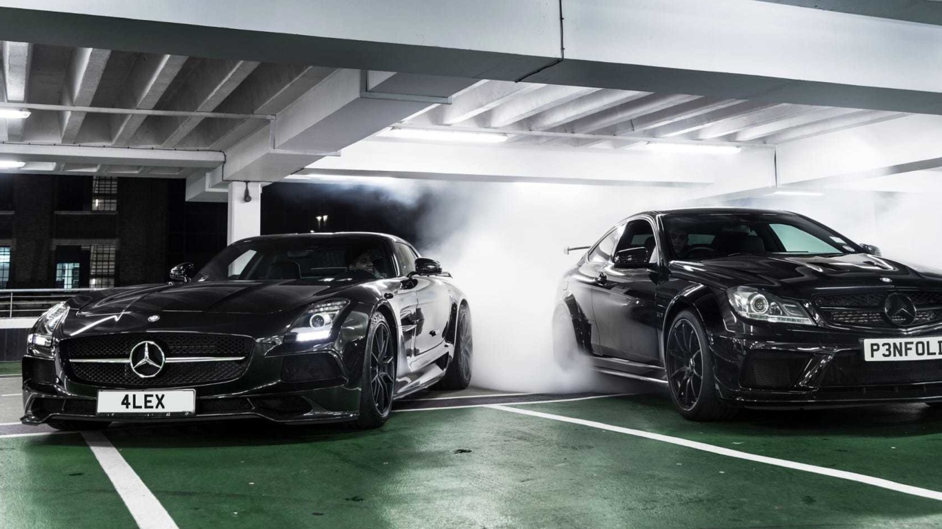 Mercedes in Garage wallpaper 1366x768