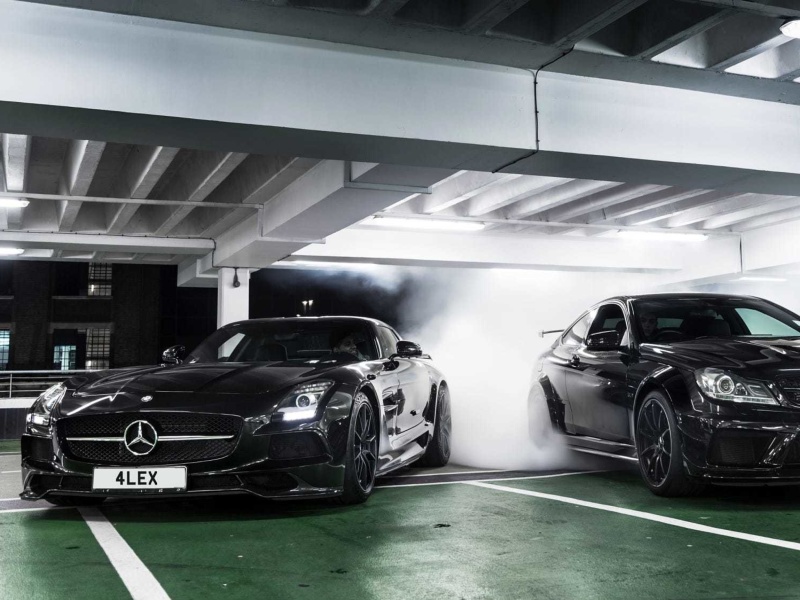 Mercedes in Garage screenshot #1 800x600