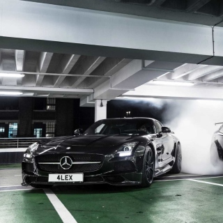 Kostenloses Mercedes in Garage Wallpaper für iPad 3