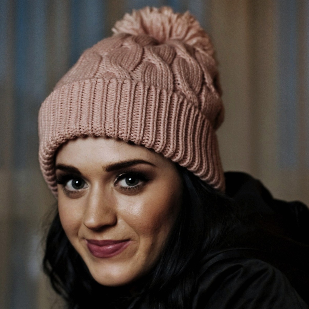 Das Katy Perry Wearing Hat Wallpaper 1024x1024