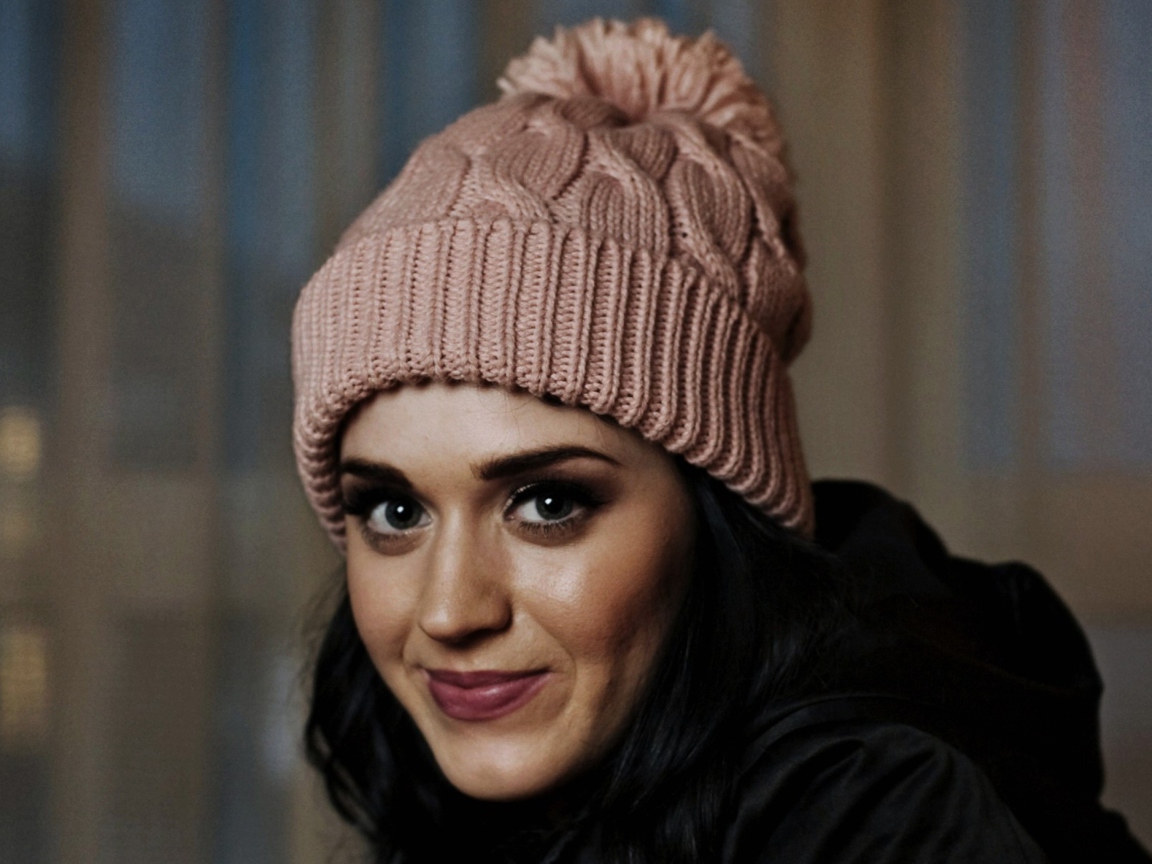 Обои Katy Perry Wearing Hat 1152x864