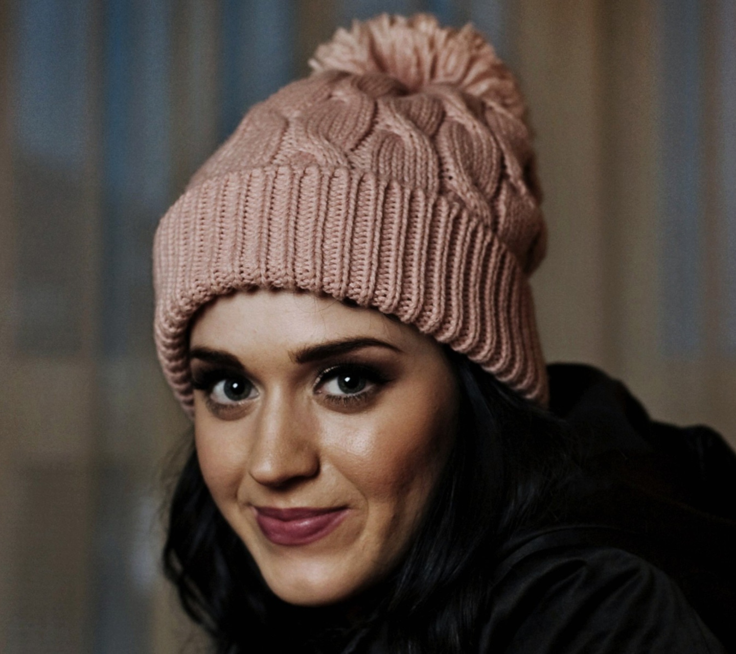 Обои Katy Perry Wearing Hat 1440x1280
