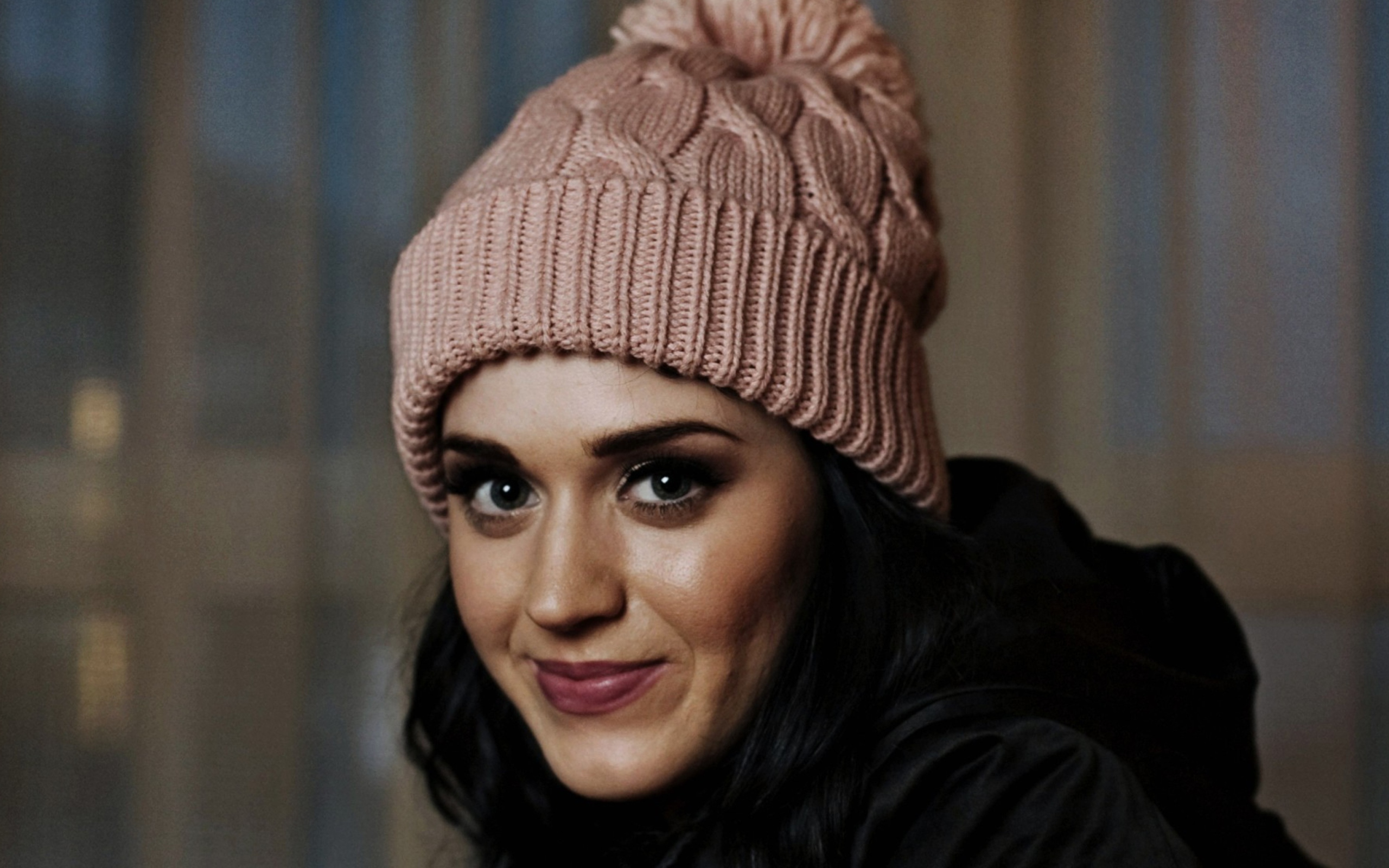 Sfondi Katy Perry Wearing Hat 2560x1600