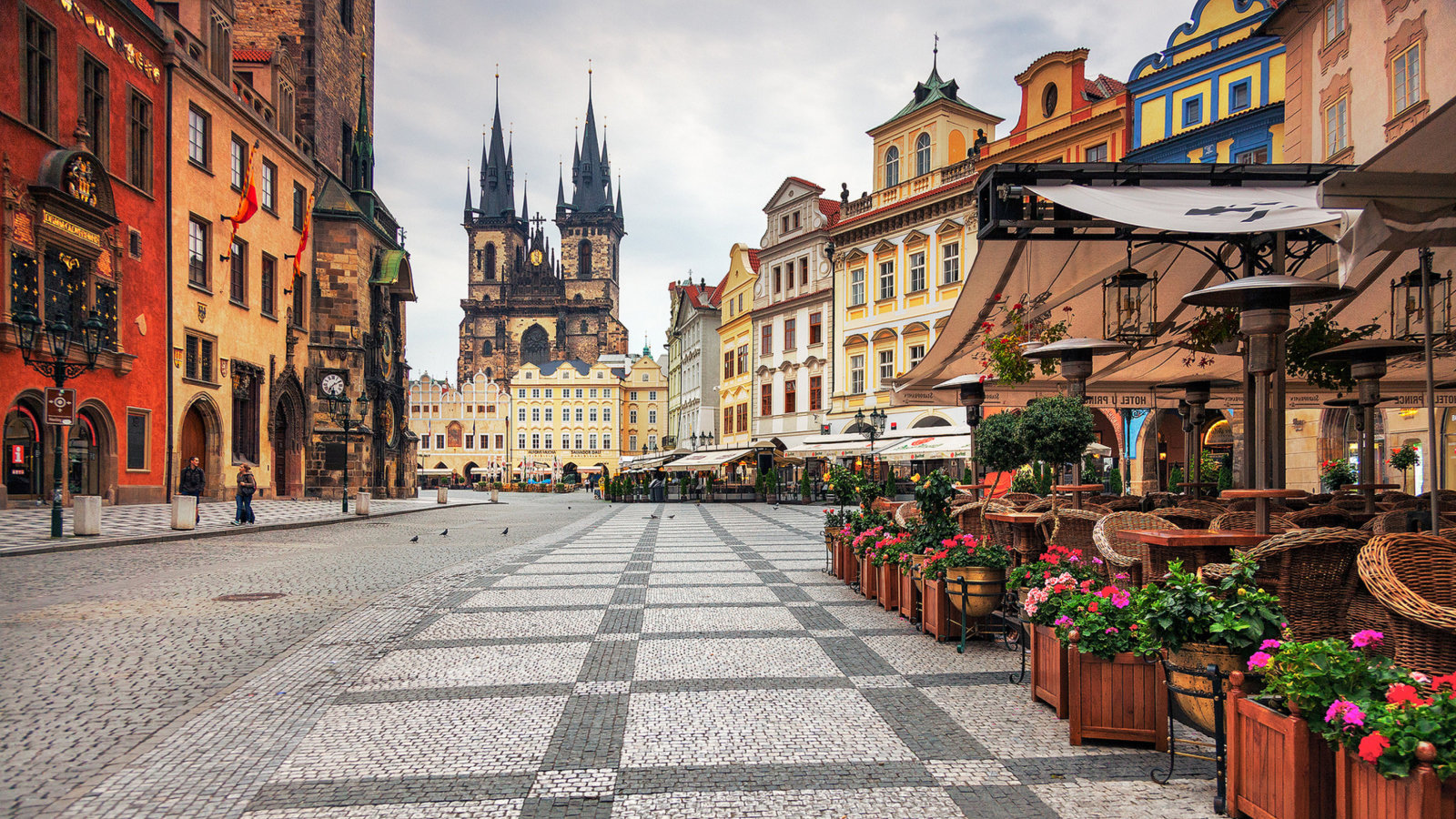 Sfondi Old Town Square Prague 1600x900