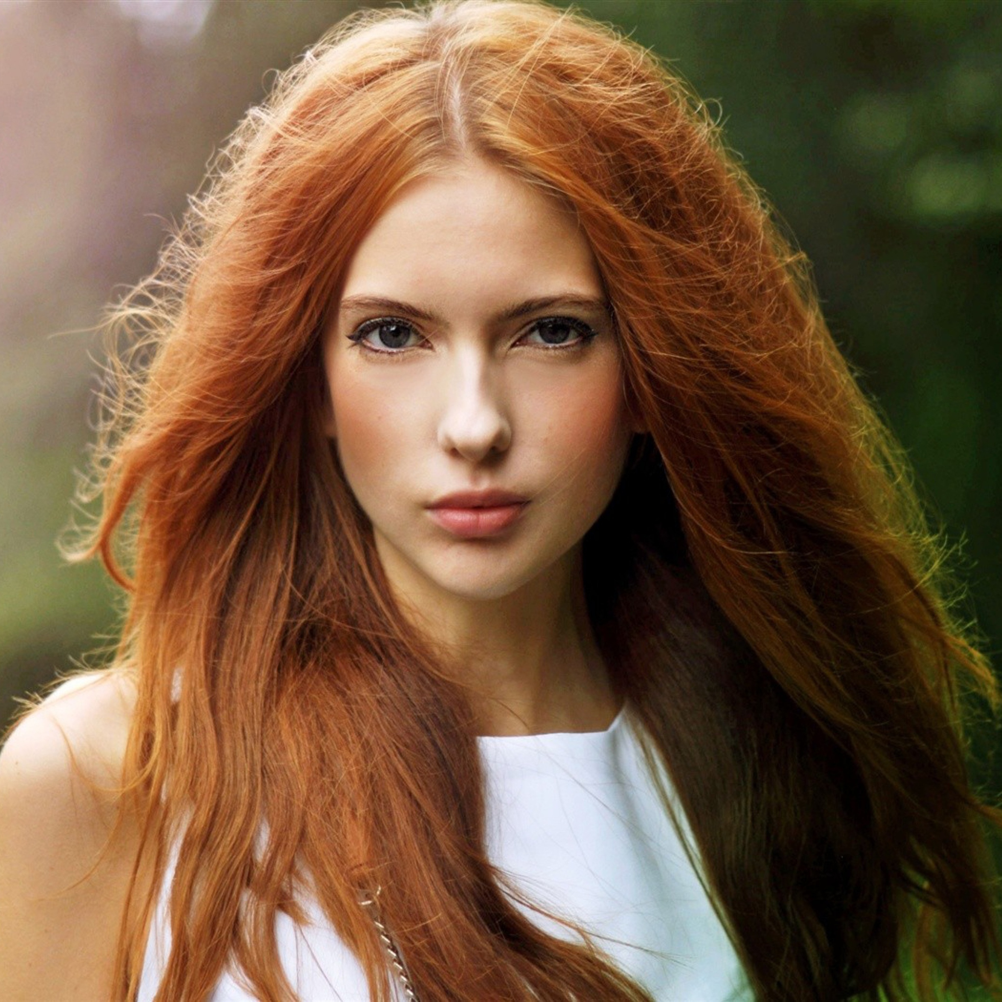 Sfondi Beautiful Redhead Girl 2048x2048