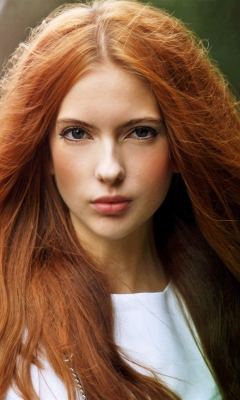 Das Beautiful Redhead Girl Wallpaper 240x400